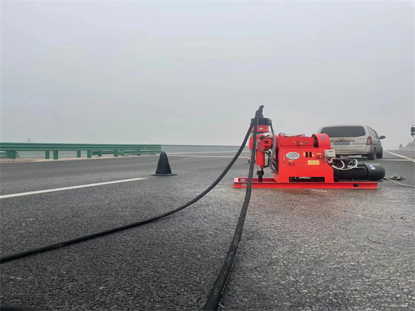 桥东马路路基路面开裂下沉注浆加固灌浆